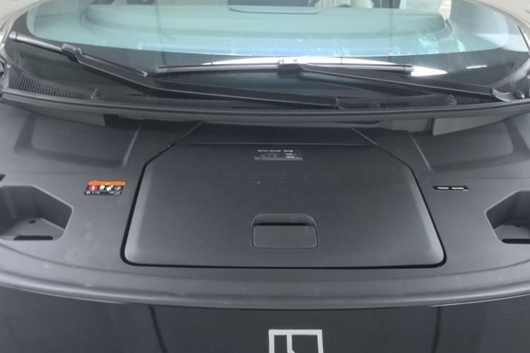 Used Zeekr 009 2022 WE Edition Engine Bay