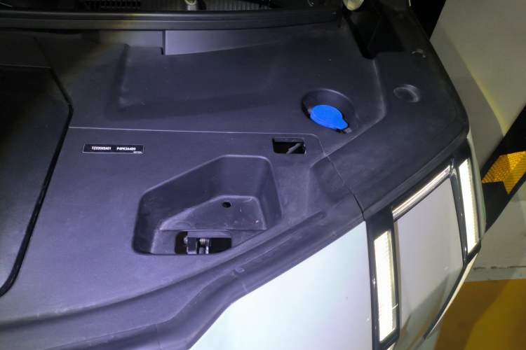Used Zeekr 009 2022 ME Edition Engine Bay Left