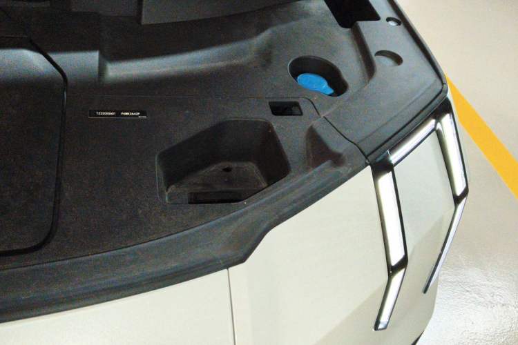 Used Zeekr 009 2022 ME Edition Engine Bay Left