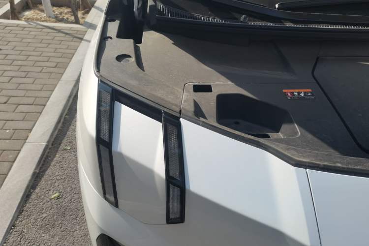 Used Zeekr 009 2022 ME Edition Engine Bay Right