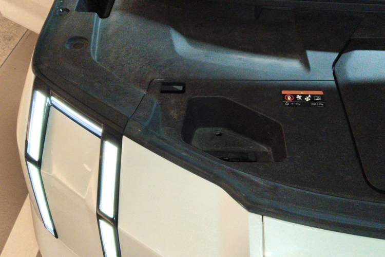 Used Zeekr 009 2022 ME Edition Engine Bay Right