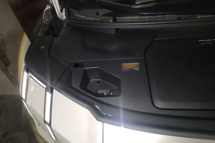 Used Zeekr 009 2022 WE Edition Engine Bay Right