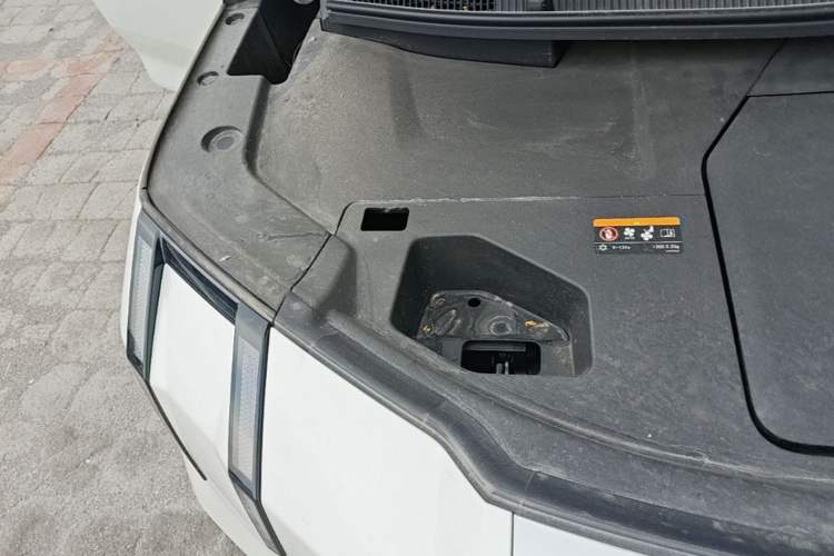 Used Zeekr 009 2022 ME Edition Engine Bay Right