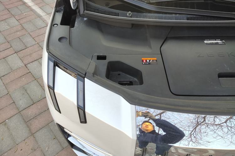 Used Zeekr 009 2022 ME Edition Engine Bay Right