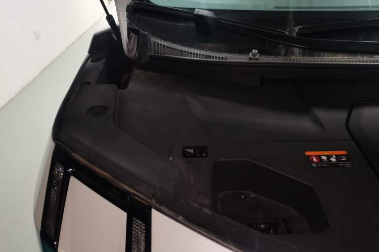 Used Zeekr 009 2022 WE Edition Engine Bay Right