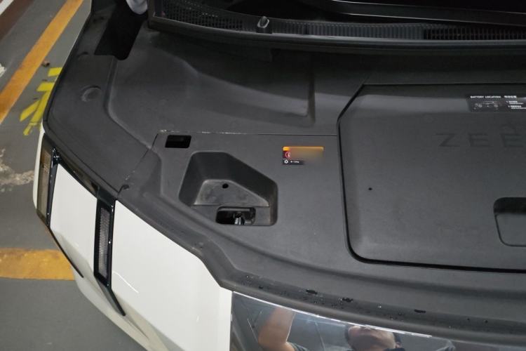 Used Zeekr 009 2022 ME Edition Engine Bay Right
