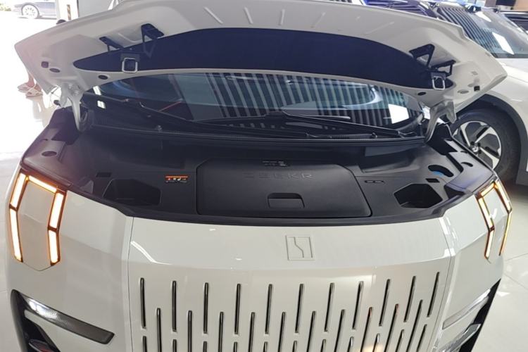 Used Zeekr 009 2022 WE Edition Engine Bay