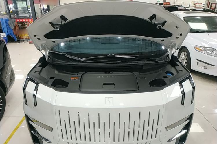 Used Zeekr 009 2022 WE Edition Engine Bay
