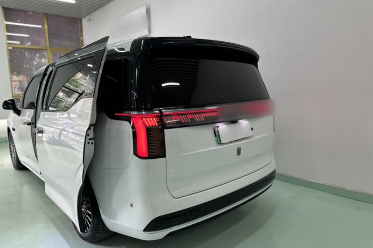 Used Zeekr 009 2022 WE Edition Exterior 1