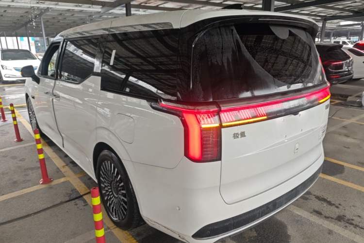 Used Zeekr 009 2022 WE Edition Exterior 2