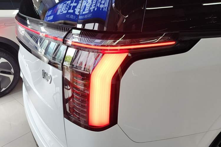 Used Zeekr 009 2022 WE Edition Exterior 3