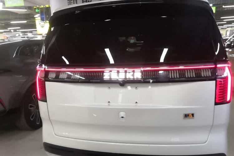 Used Zeekr 009 2022 WE Edition Exterior 4