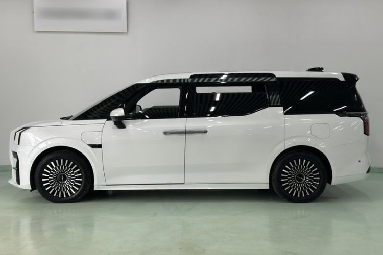Used Zeekr 009 2022 WE Edition Exterior 5