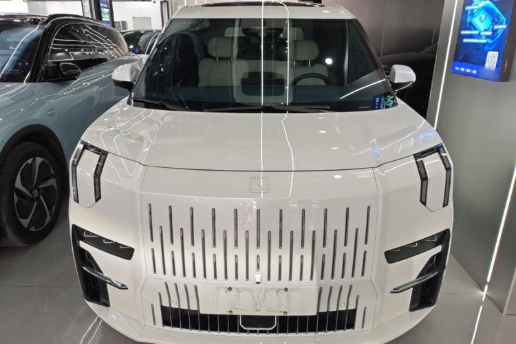 Used Zeekr 009 2022 WE Edition Front