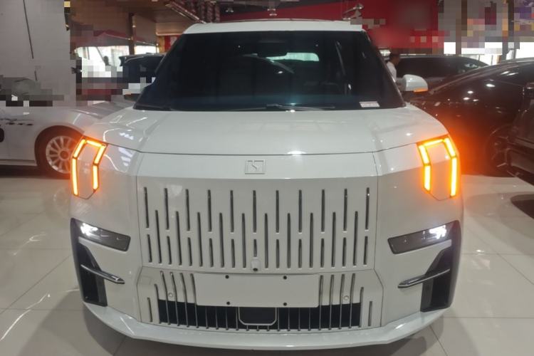 Used Zeekr 009 2022 WE Edition Front