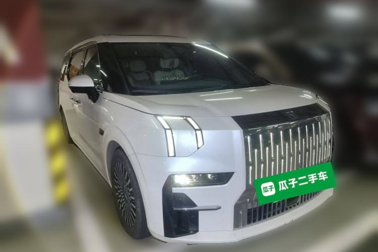 Used Zeekr 009 2022 WE Edition Front Right 45 Deg