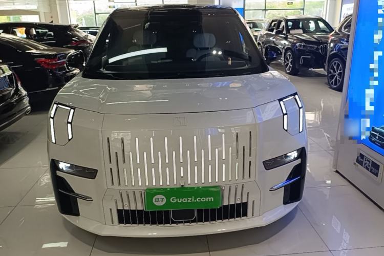 Used Zeekr 009 2022 WE Edition Front