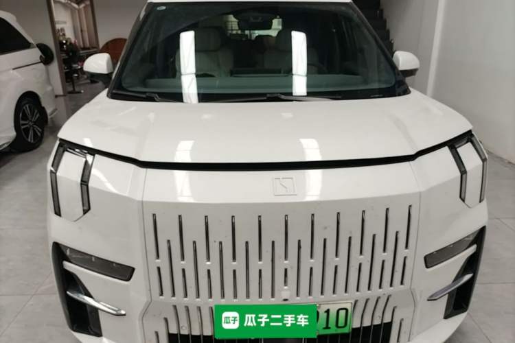 Used Zeekr 009 2022 WE Edition Front
