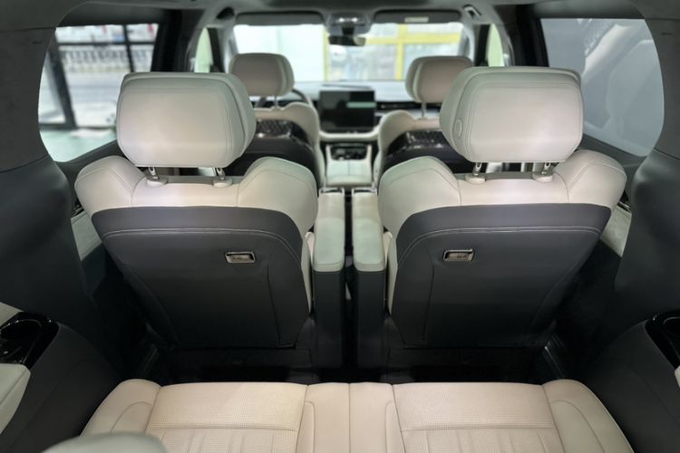 Used Zeekr 009 2022 WE Edition Interior 3