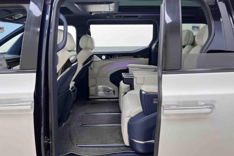 Used Zeekr 009 2022 WE Edition Interior 4