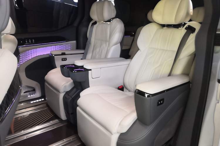Used Zeekr 009 2022 WE Edition Interior 4
