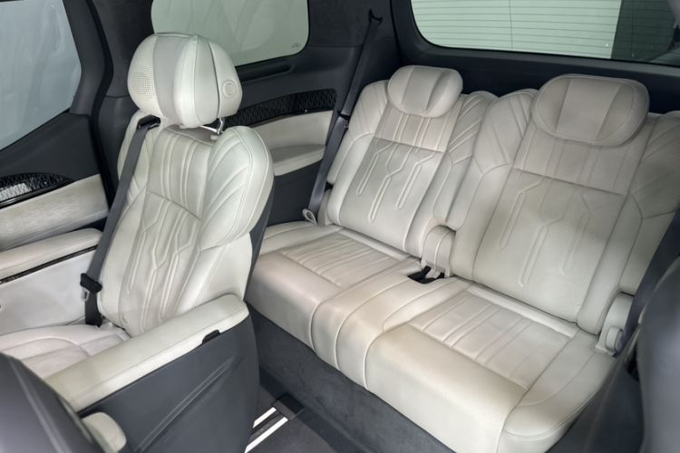 Used Zeekr 009 2022 WE Edition Interior 4