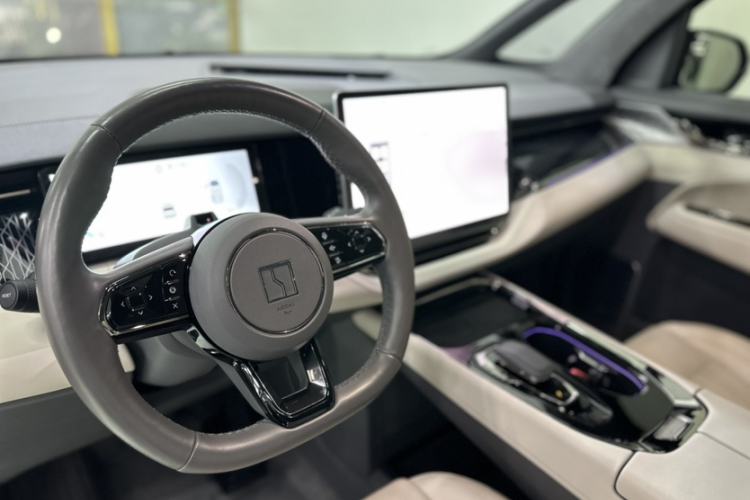 Used Zeekr 009 2022 WE Edition Interior 8