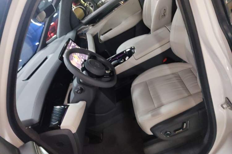 Used Zeekr 009 2022 WE Edition Left Front Seat