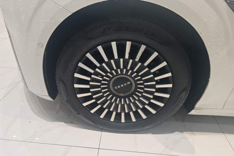 Used Zeekr 009 2022 WE Edition Left Front Wheel Hub