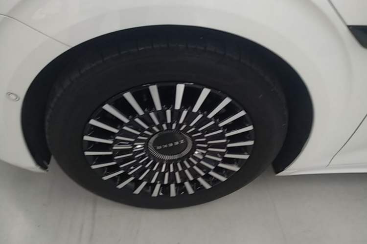 Used Zeekr 009 2022 WE Edition Left Front Wheel Hub