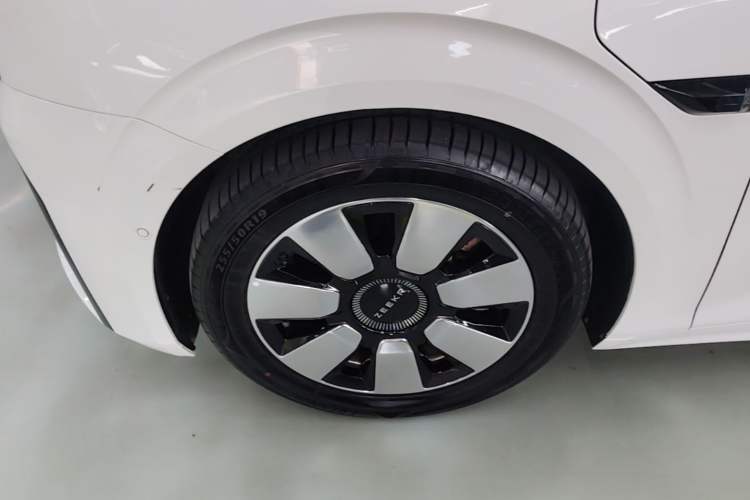 Used Zeekr 009 2022 WE Edition Left Front Wheel Hub