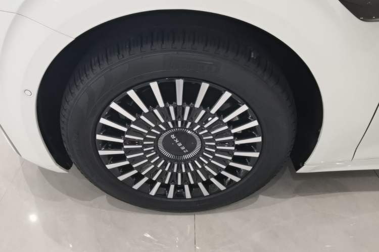 Used Zeekr 009 2022 WE Edition Left Front Wheel Hub