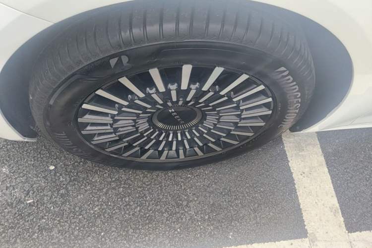Used Zeekr 009 2022 WE Edition Left Front Wheel Hub