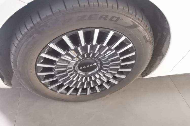 Used Zeekr 009 2022 WE Edition Left Front Wheel Hub