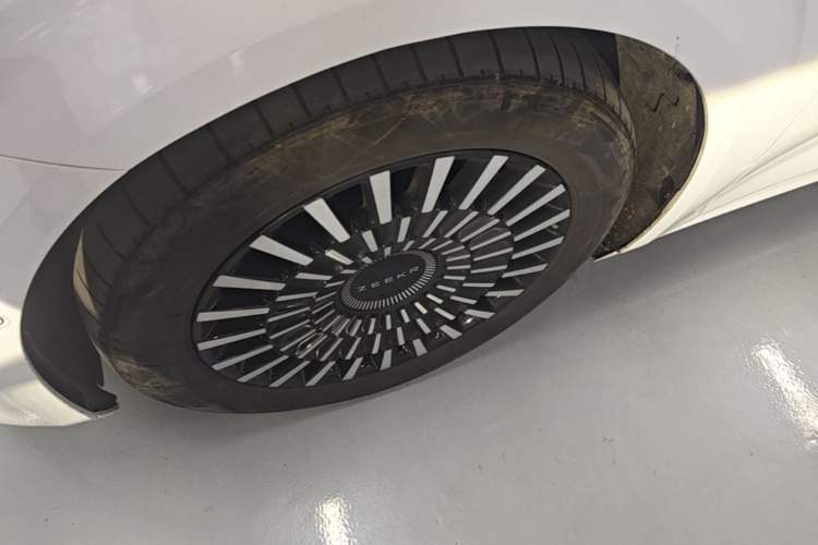 Used Zeekr 009 2022 WE Edition Left Front Wheel Hub