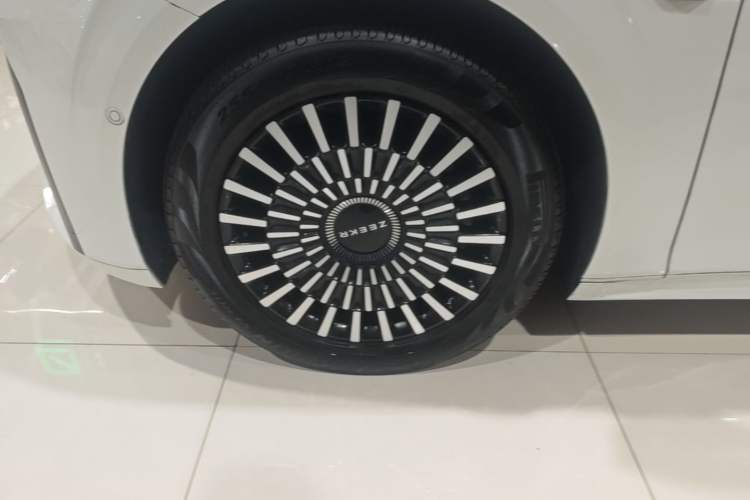 Used Zeekr 009 2022 WE Edition Left Front Wheel Hub