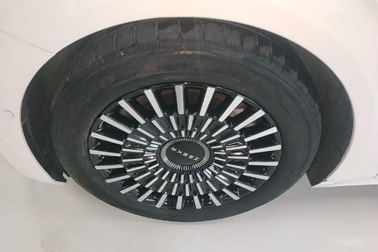 Used Zeekr 009 2022 WE Edition Left Front Wheel Hub