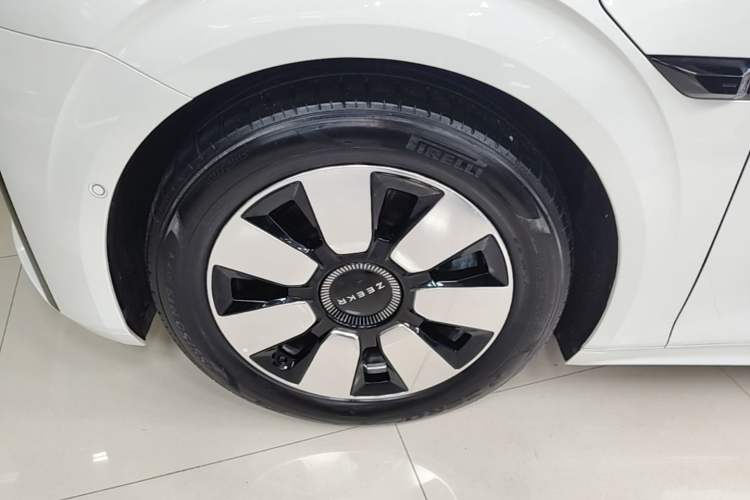 Used Zeekr 009 2022 WE Edition Left Front Wheel Hub