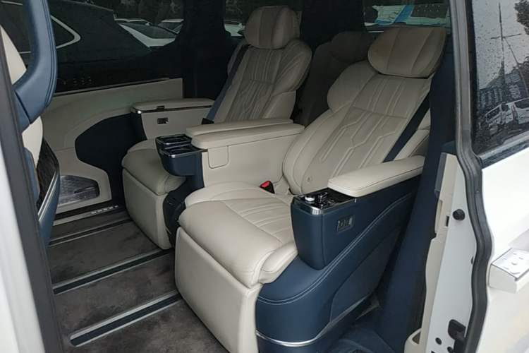 Used Zeekr 009 2022 WE Edition Left Rear Seat