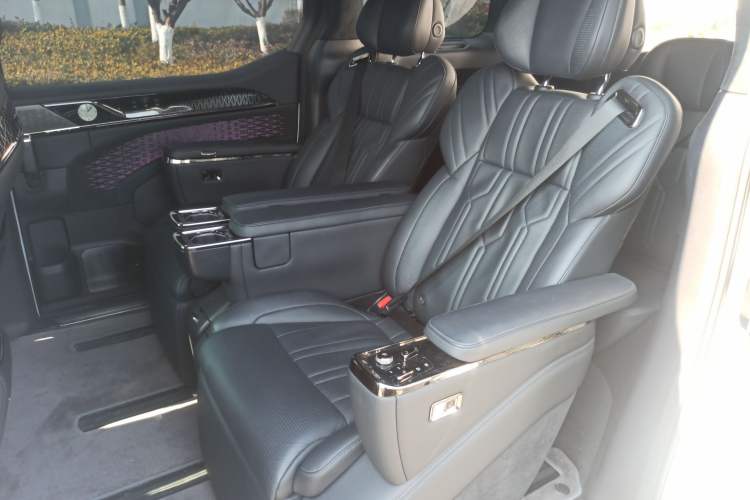 Used Zeekr 009 2022 WE Edition Left Rear Seat