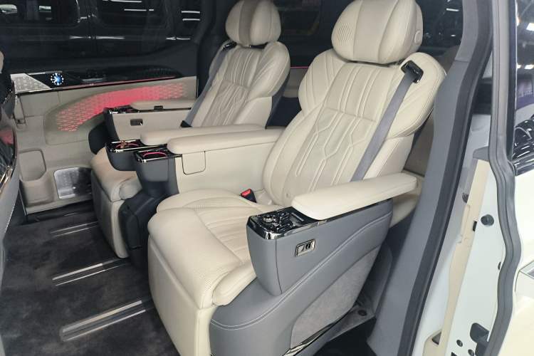 Used Zeekr 009 2022 WE Edition Left Rear Seat