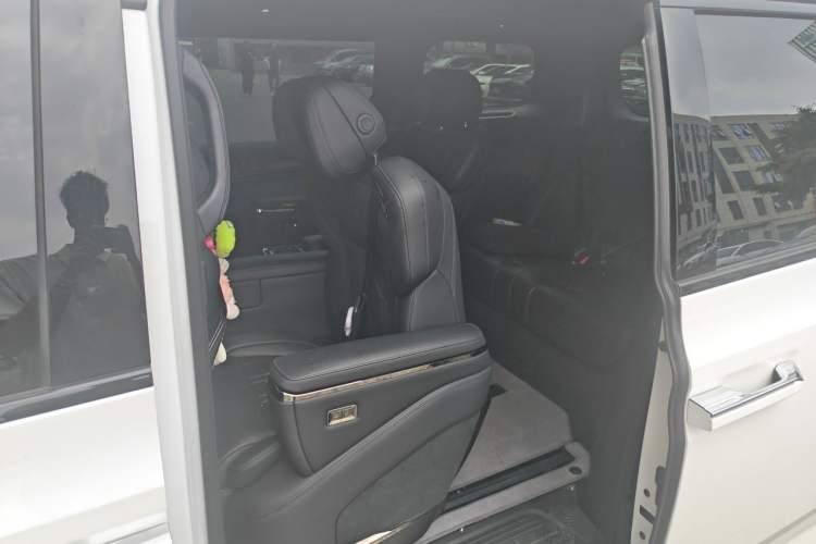 Used Zeekr 009 2022 WE Edition Left Rear Seat