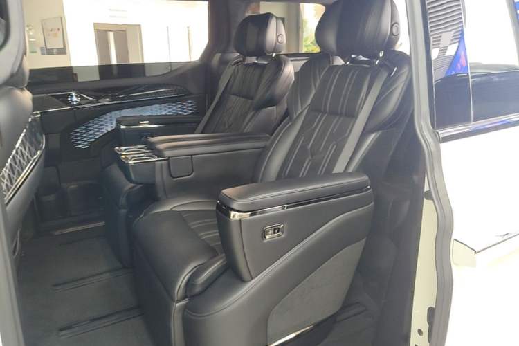 Used Zeekr 009 2022 WE Edition Left Rear Seat
