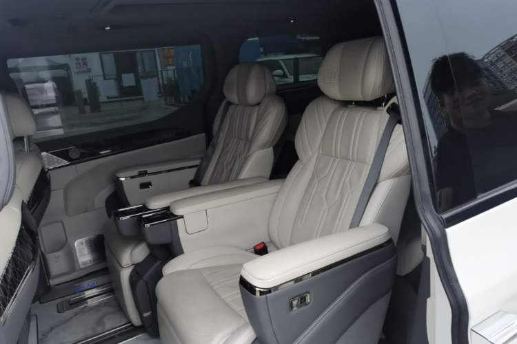 Used Zeekr 009 2022 WE Edition Left Rear Seat