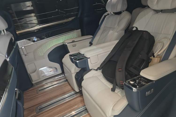 Used Zeekr 009 2022 WE Edition Left Rear Seat