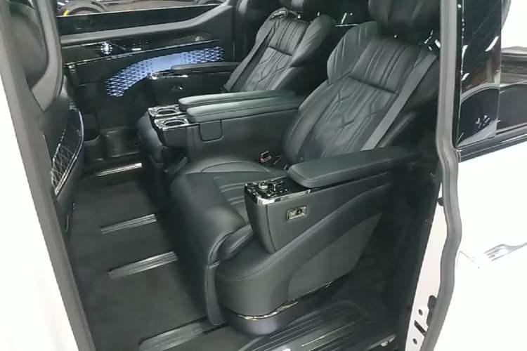 Used Zeekr 009 2022 WE Edition Left Rear Seat