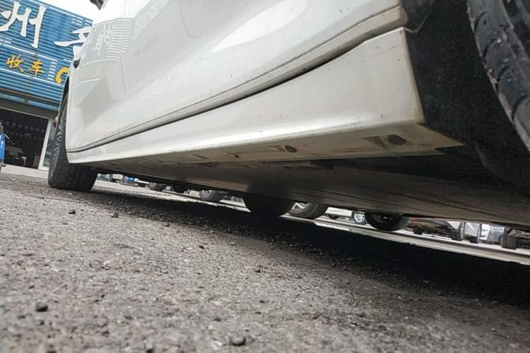 Used Zeekr 009 2022 WE Edition Left Side Sill
