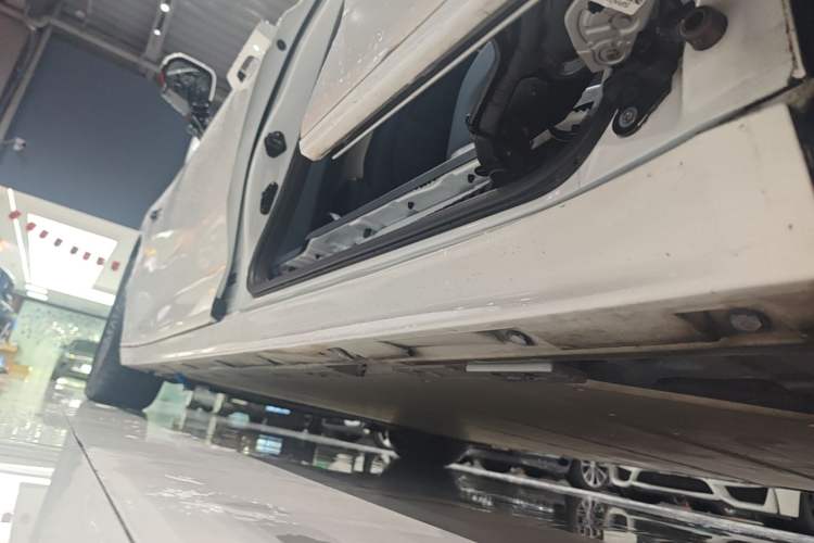 Used Zeekr 009 2022 WE Edition Left Side Sill