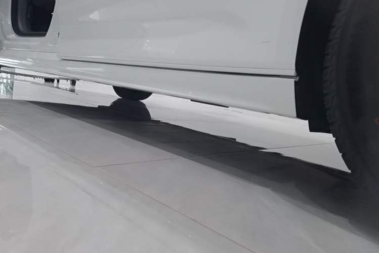 Used Zeekr 009 2022 WE Edition Left Side Sill