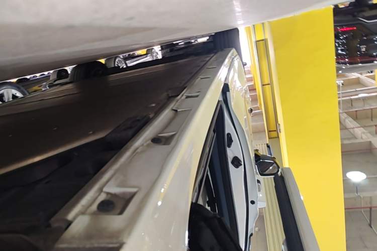 Used Zeekr 009 2022 WE Edition Left Side Sill